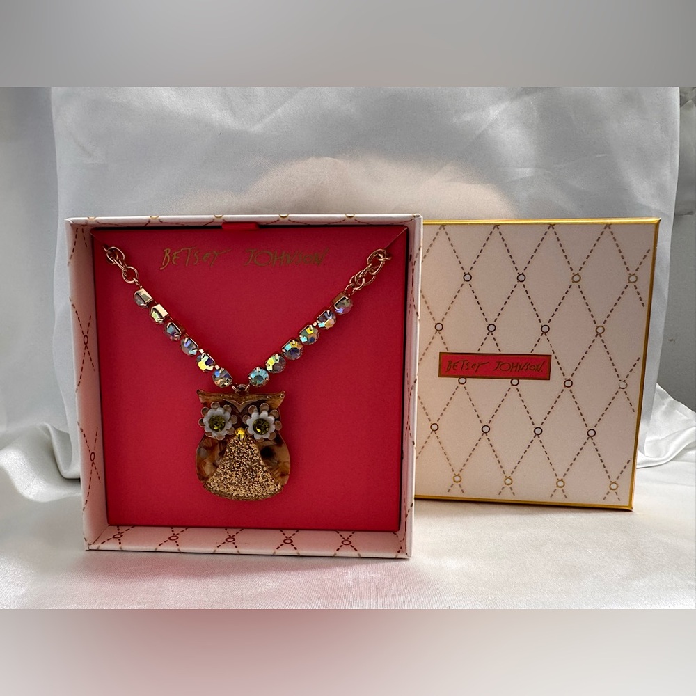 NIB Betsey Johnson Necklace Gold and Glitter Green Eyed Owl with Accent Stones